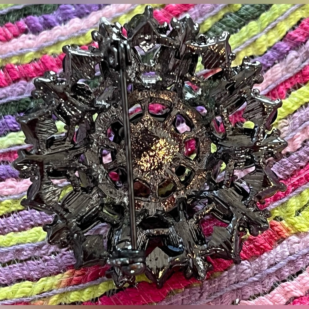 Vintage Brooch Pink, Clear and Black Stones Excellent Condition Costume Jewelry - Picture 3 of 3